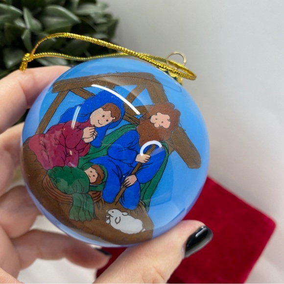 Lillian Vernon Exclusive 1992Painted Glass Ornament Manger Scene - Picture 5 of 5